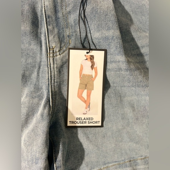 ✨ BCBGeneration Relaxed Denim Trouser Shorts | NWT | Size 11/30 ✨ - Picture 5 of 9